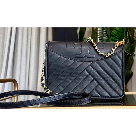 ✺ AUTHENTIC TORY BURCH BLACK QUILTED LEATHER FLEMING/ALEXA HANDBAG - Picture 1 of 10